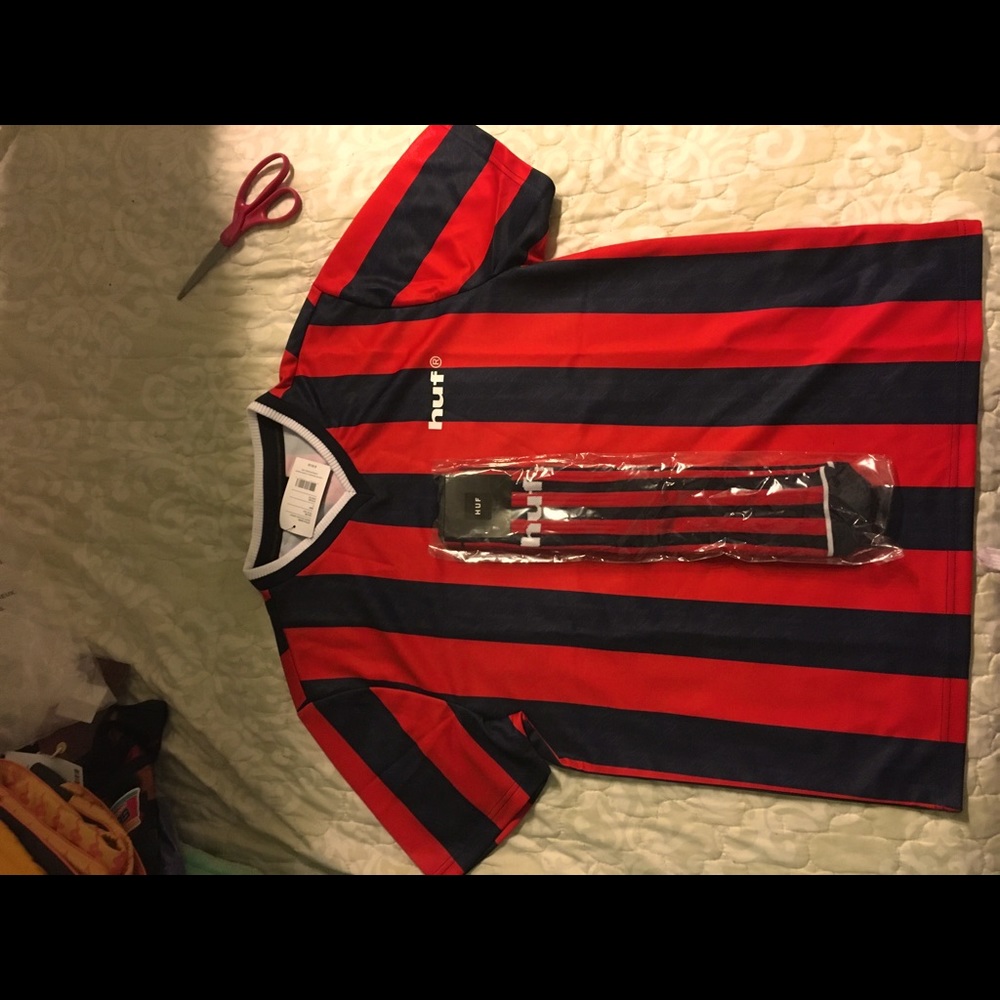 Huf shirt jersey sz small and socks